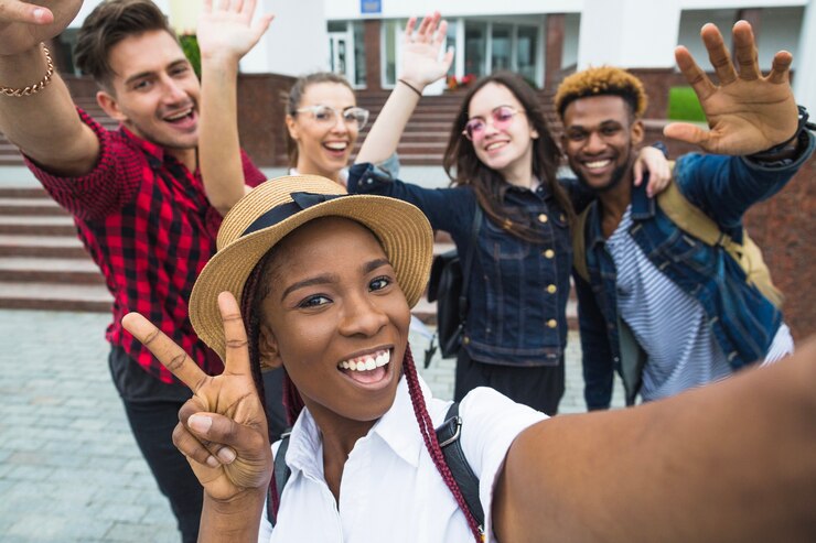 picture showing a tour guide to prevent culture shock