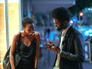 how to meet someone at an event